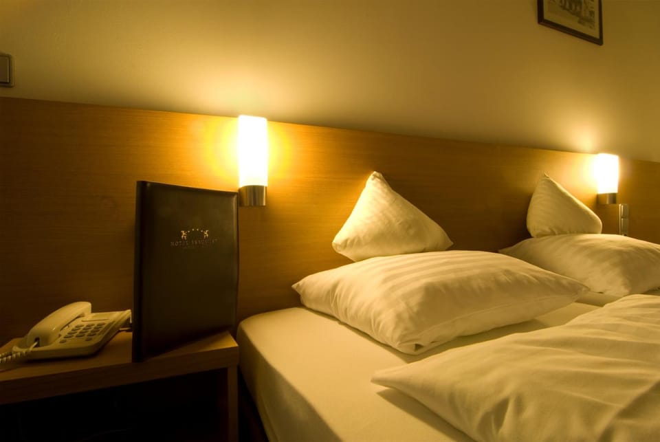 Premium bedding, in-room safe, desk, cribs (surcharge)