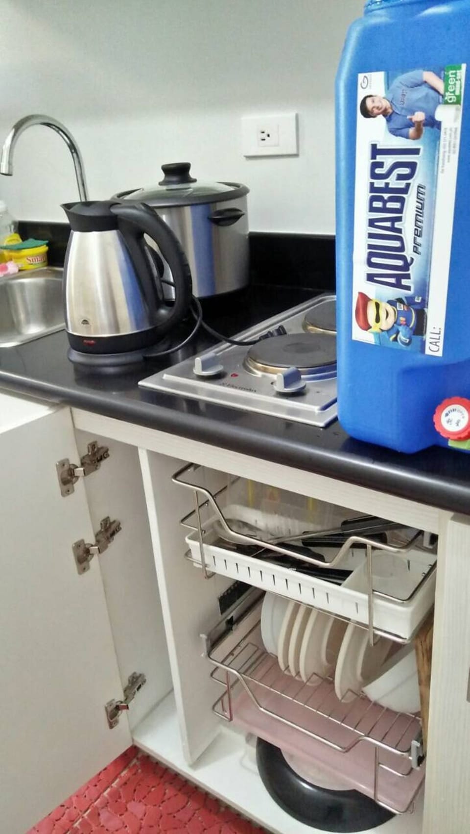 Apartment with Balcony | Private kitchen | Full-size fridge, microwave, stovetop, rice cooker