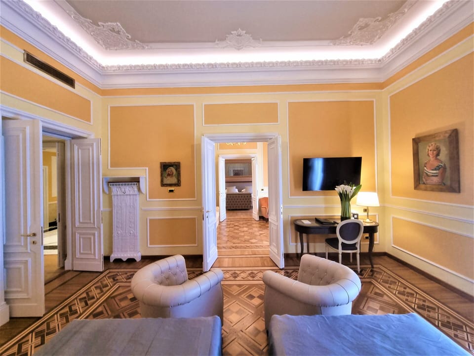 Presidential Suite | Down comforters, minibar, in-room safe, blackout drapes
