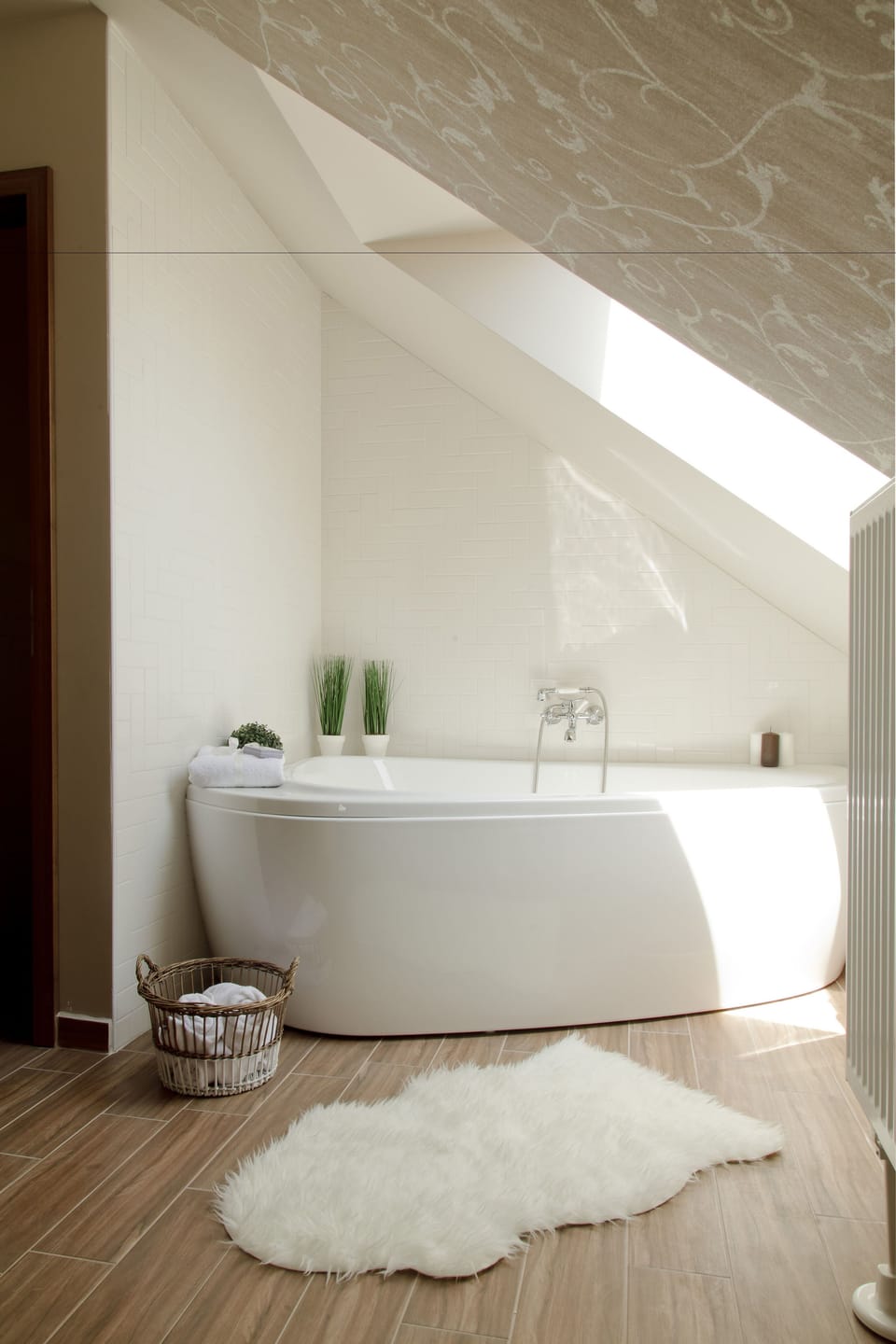 Deluxe Room | Bathroom | Hair dryer, towels, soap