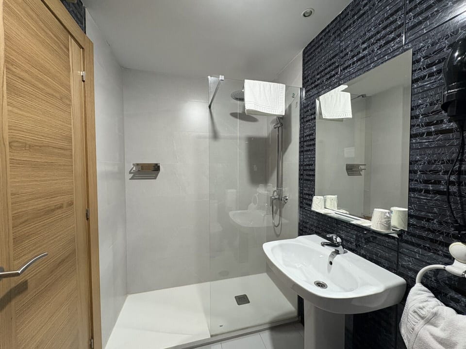 Bathtub, free toiletries, hair dryer, towels
