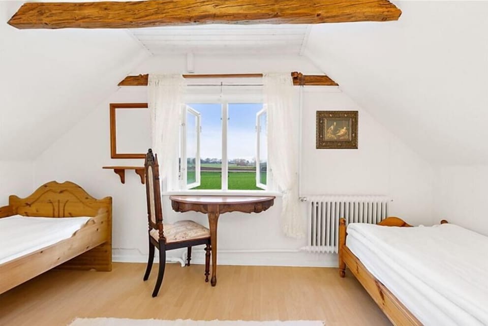 Twin Room | Individually decorated, individually furnished, desk, soundproofing