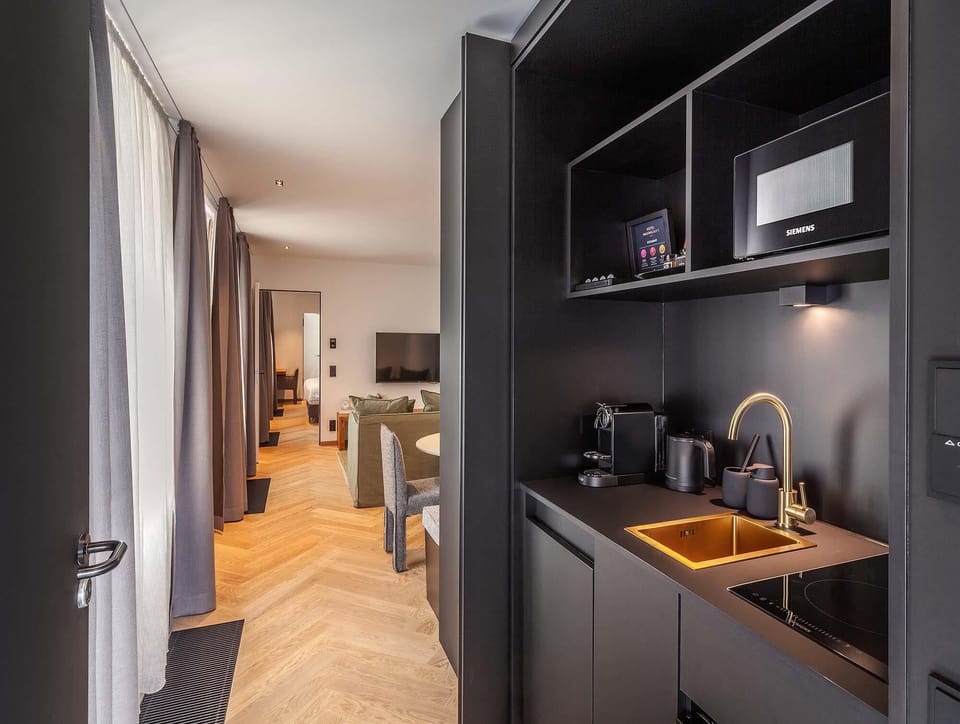 Schaezler Suite 1 | Private kitchenette | Espresso maker, coffee/tea maker, electric kettle