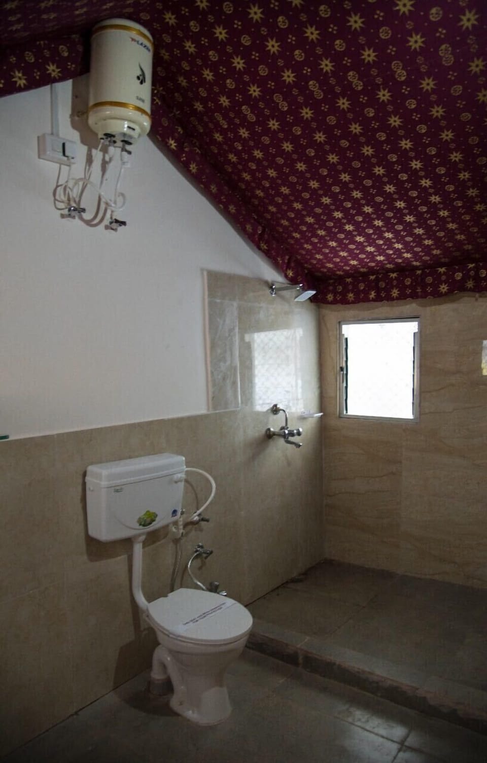 Luxury Tent | Bathroom | Shower, free toiletries, slippers, towels