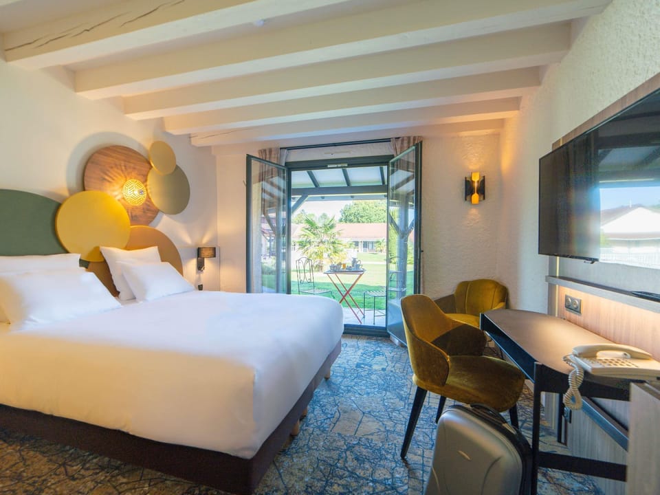 Classic Room, 1 Double Bed | In-room safe, individually furnished, desk, blackout drapes