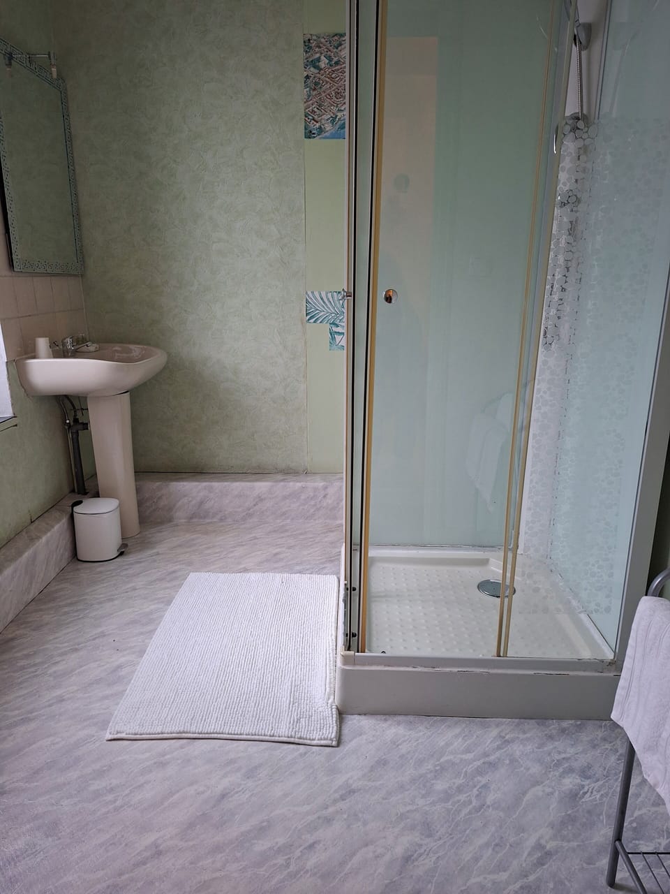 Soundproofing, iron/ironing board, free cribs/infant beds, free WiFi