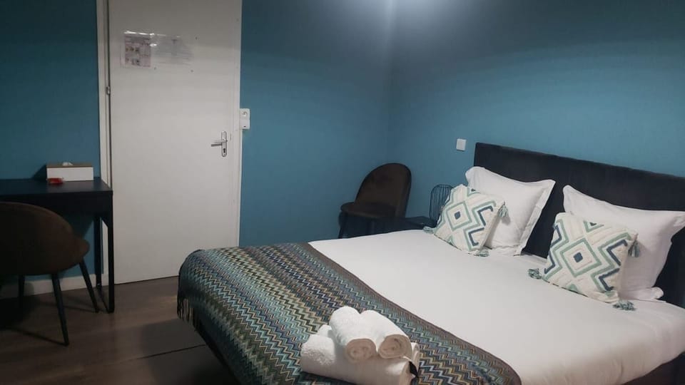 Soundproofing, iron/ironing board, free cribs/infant beds, free WiFi