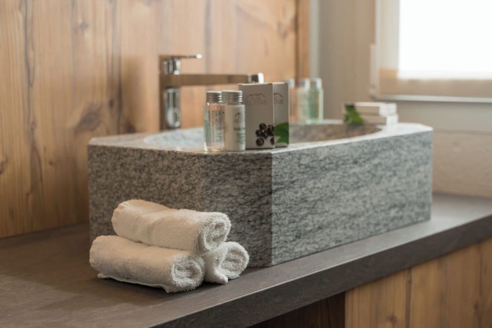 Shower, towels