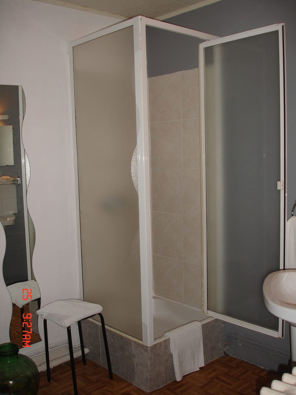 Single Room | Bathroom shower