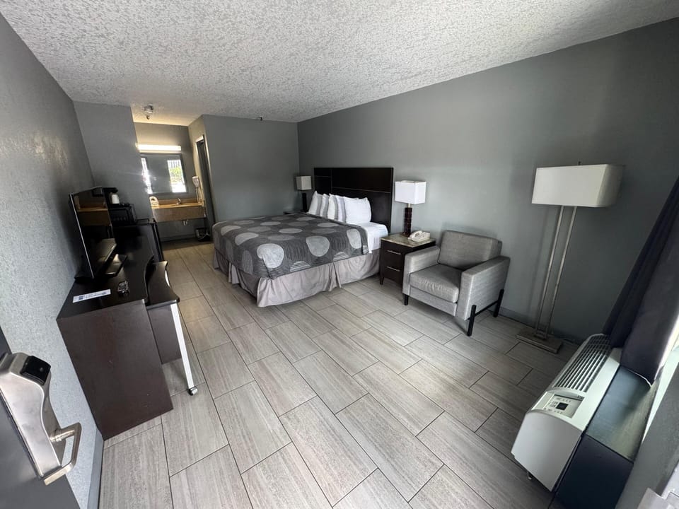 Basic Single Room | Desk, iron/ironing board, free WiFi, bed sheets