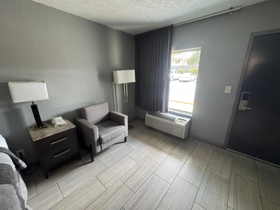 Basic Single Room | Desk, iron/ironing board (on request), WiFi (free), bed sheets