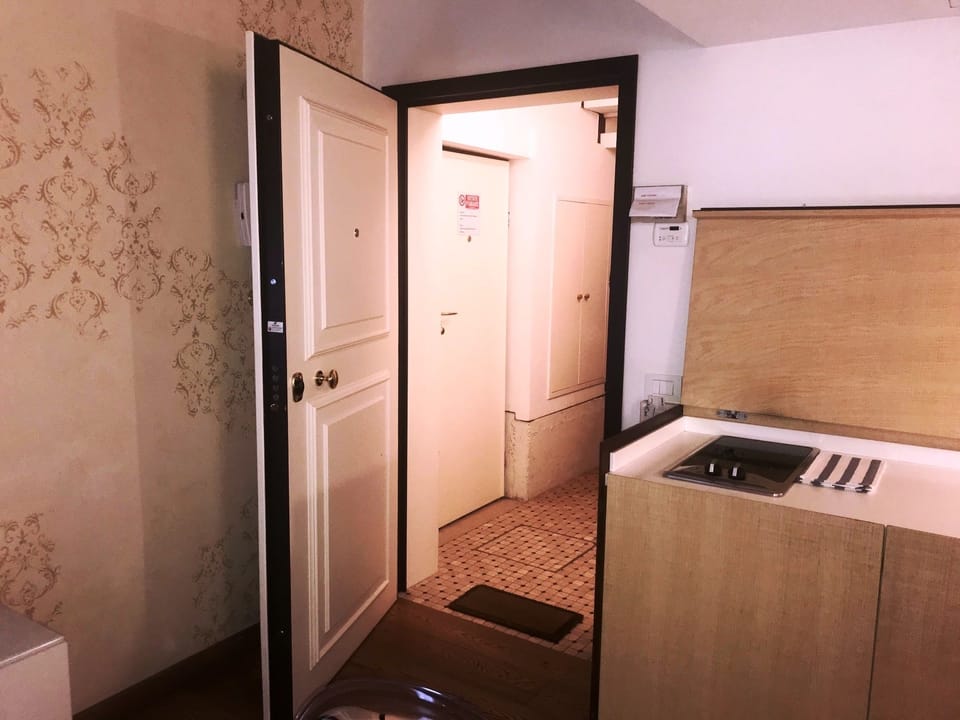 Apartment, 1 Bedroom | Private kitchenette | Oven, dishwasher, cookware/dishes/utensils