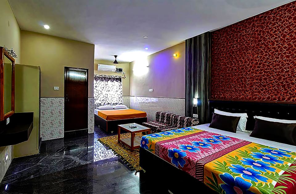 Family Suite, Multiple Beds (AC) | In-room safe, individually furnished, desk, free WiFi