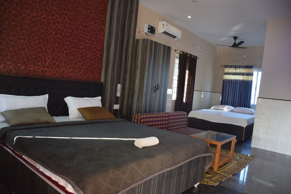 Family Suite, Multiple Beds (AC) | In-room safe, individually furnished, desk, free WiFi