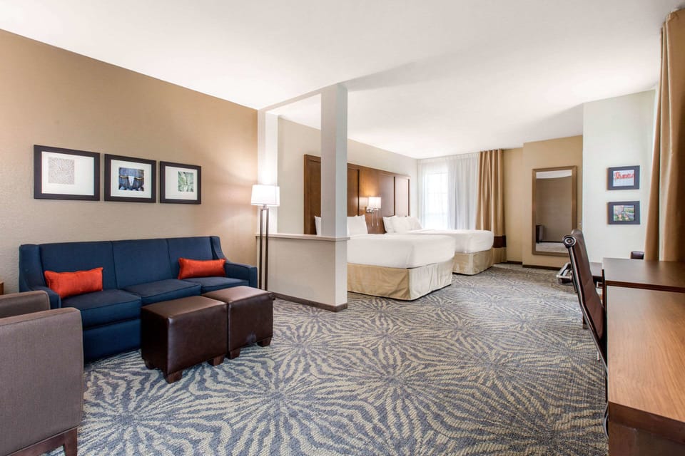 Desk, free cribs/infant beds, free WiFi, bed sheets