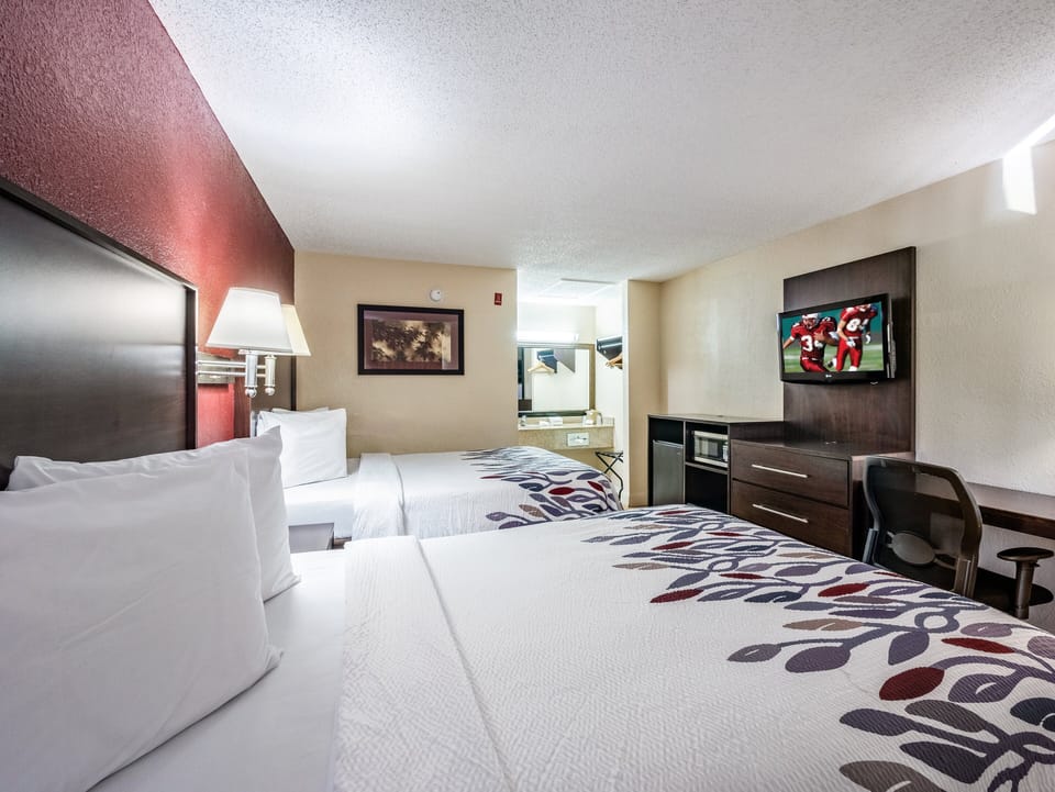 Laptop workspace, blackout drapes, free cribs/infant beds, free WiFi