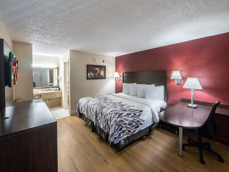 Laptop workspace, blackout drapes, free cribs/infant beds, free WiFi