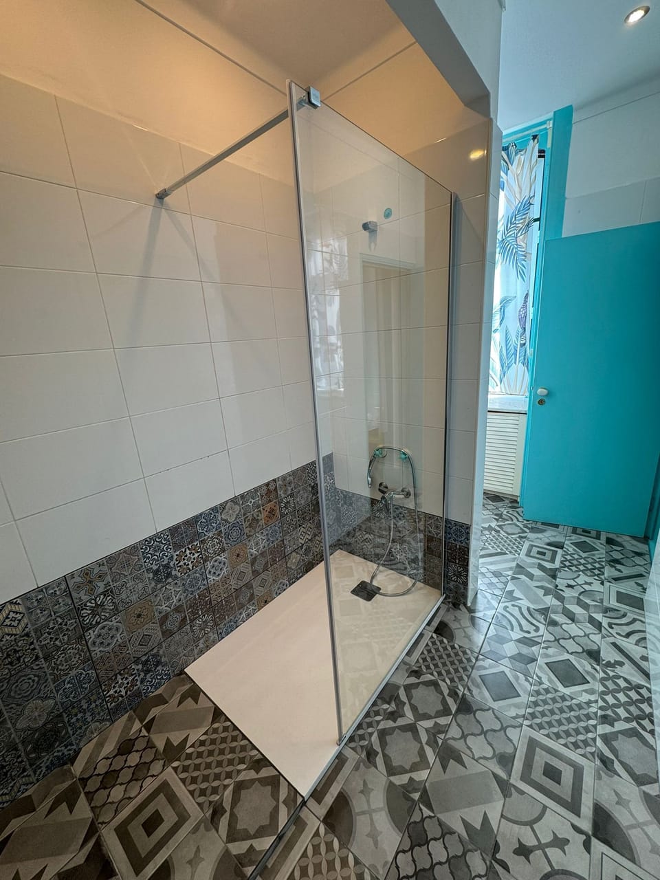 Deluxe Quadruple Room with private toilet | Bathroom | Hair dryer, towels