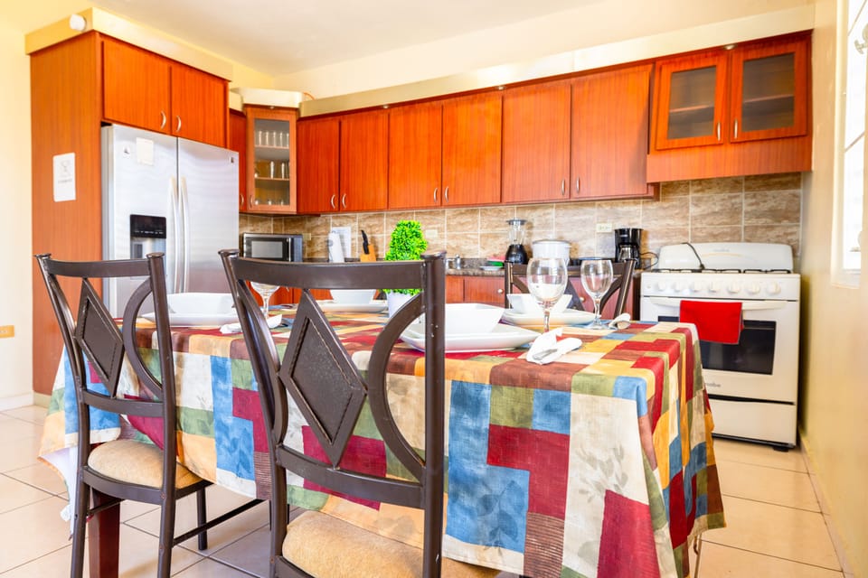 House, 3 Bedrooms | Private kitchen | Full-size fridge, microwave, oven, stovetop