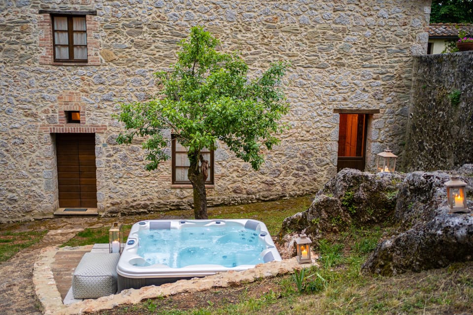Apartment, Patio, Annex Building (I Cipressi ) | Private spa tub