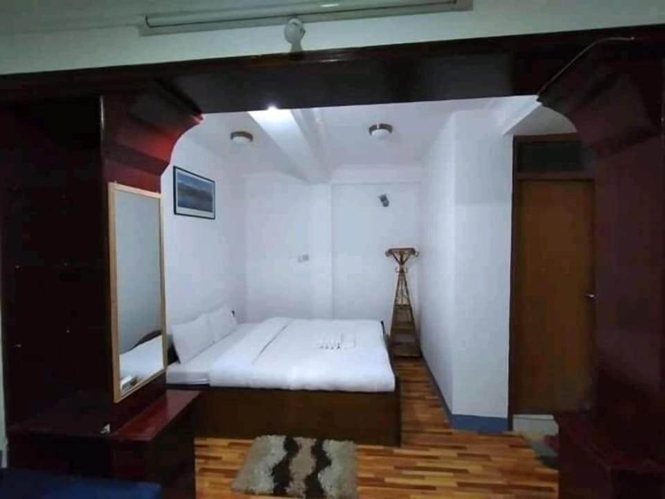 In-room safe, desk, iron/ironing board, free WiFi