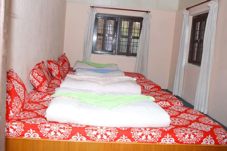Twin Room | In-room safe, iron/ironing board, free WiFi