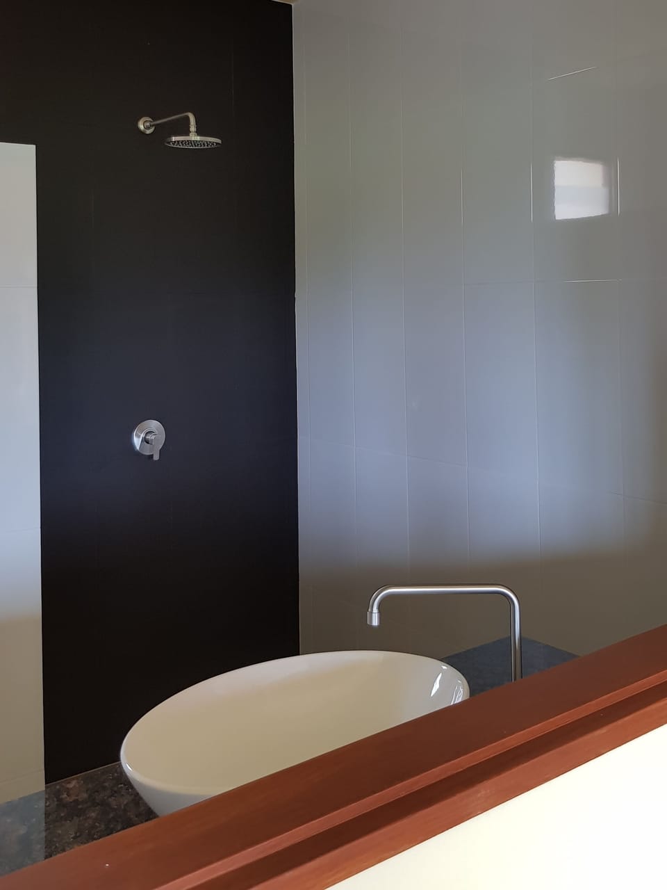 Shower, free toiletries, towels