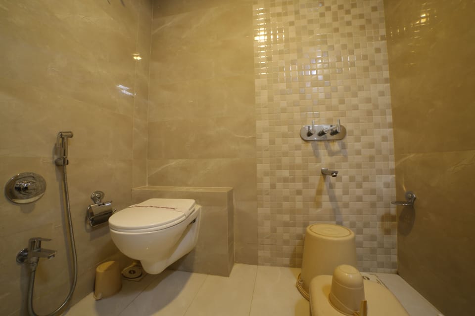 Shower, towels