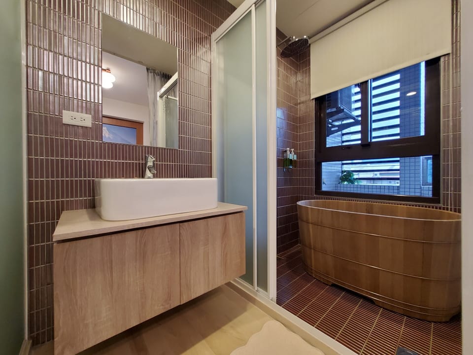 Signature Double Room, 1 Queen Bed, Balcony, Mountain View | Bathroom sink