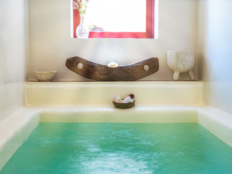 Deluxe Suite, 1 Bedroom, Hot Tub | Living area | Flat-screen TV