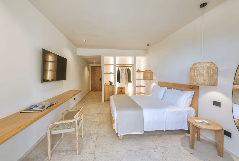 Deluxe Double Room | In-room safe, free WiFi, bed sheets