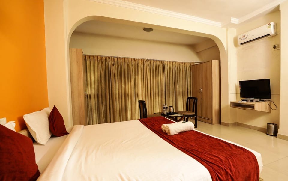 Executive Room, Smoking | 11 bedrooms, individually decorated, individually furnished, desk