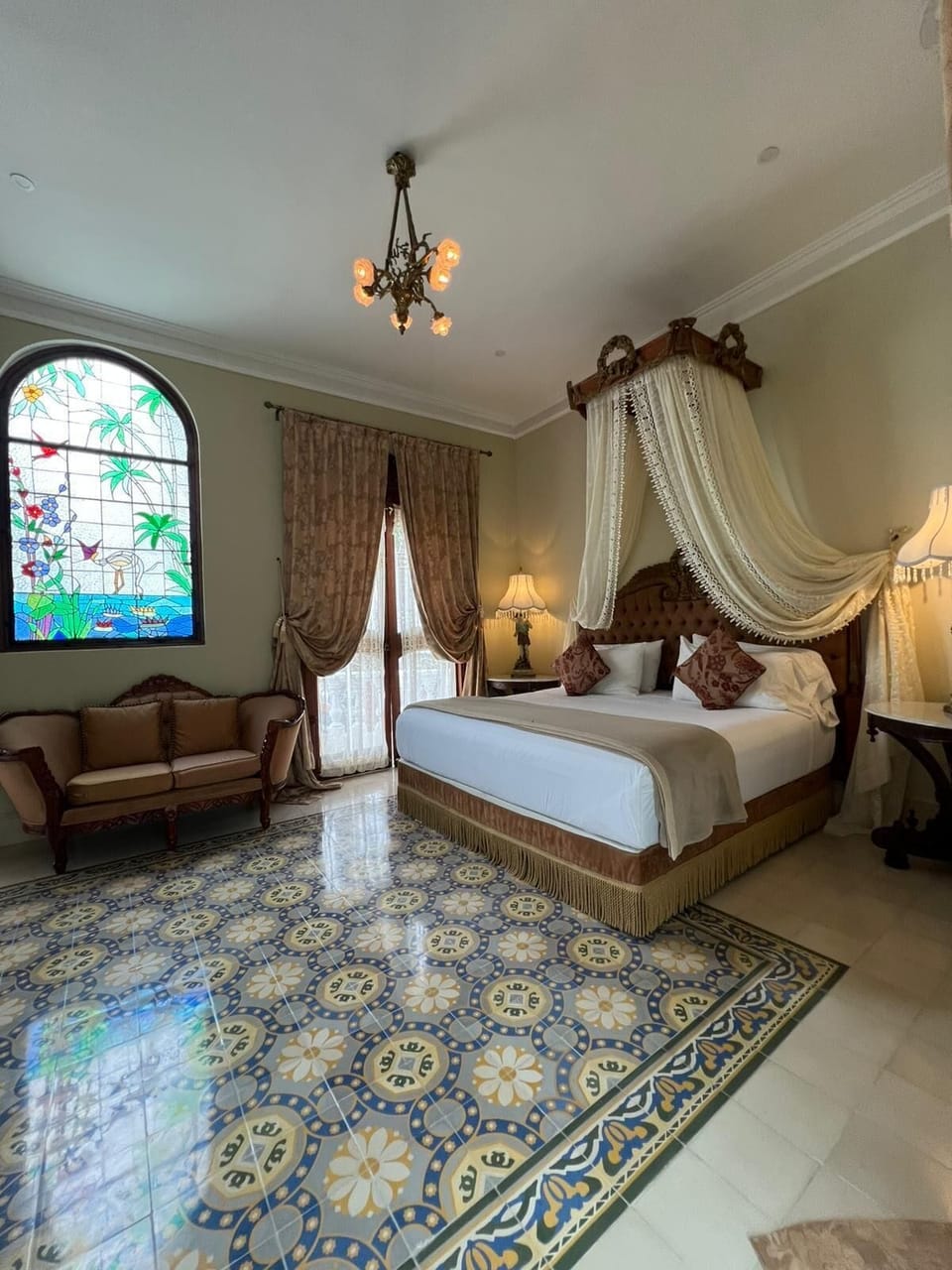 Exclusive Double Room, 1 King Bed, Balcony | In-room safe, desk, iron/ironing board, WiFi (free)