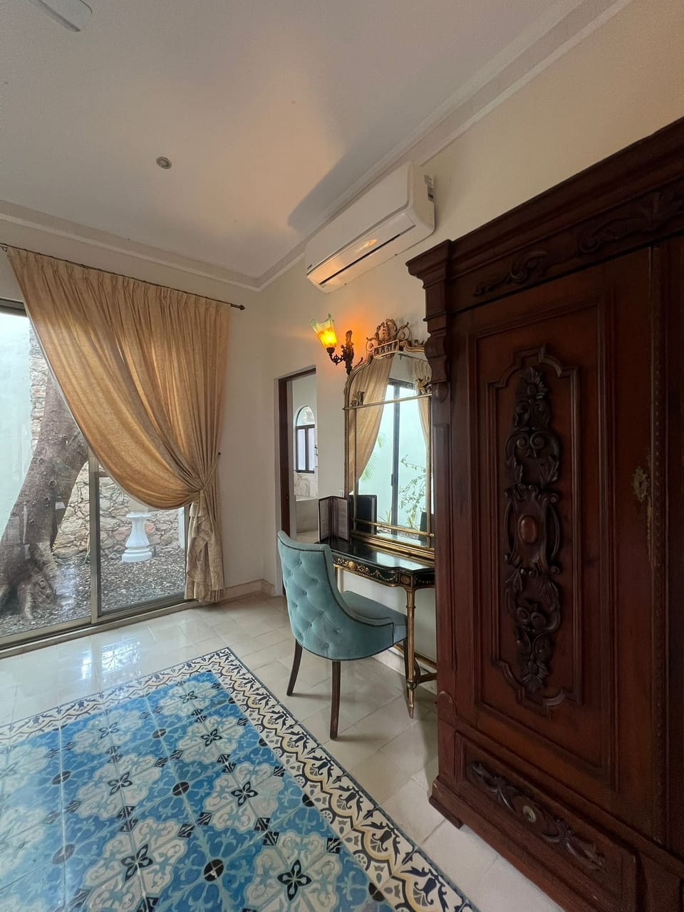 Deluxe Double Room, 1 King Bed, Bathtub, Pool View | In-room safe, desk, iron/ironing board, WiFi (free)