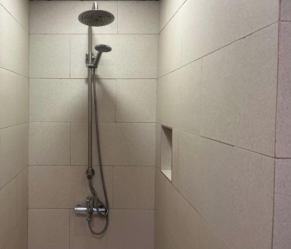 Second Floor Deluxe Queen Room | Bathroom | Shower, hair dryer, slippers, bidet