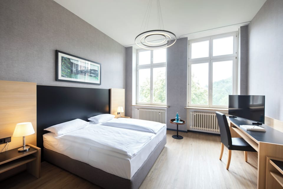 Double Room, Valley View | Hypo-allergenic bedding, desk, laptop workspace, blackout drapes