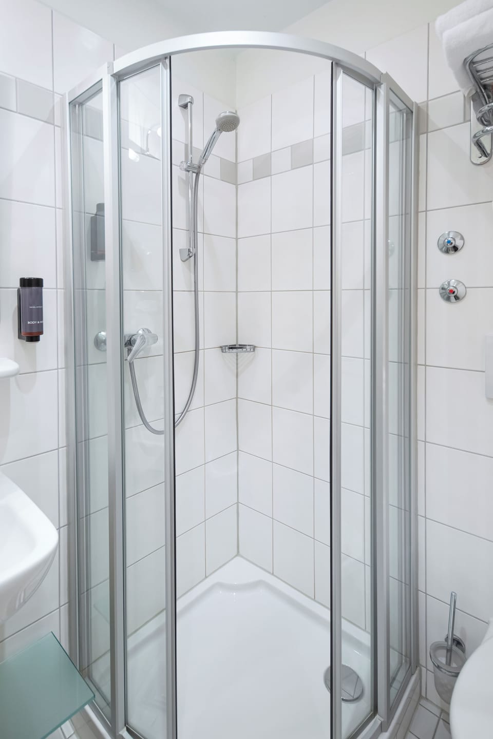 Family Room, 1 Bedroom | Bathroom | Shower, hair dryer, towels