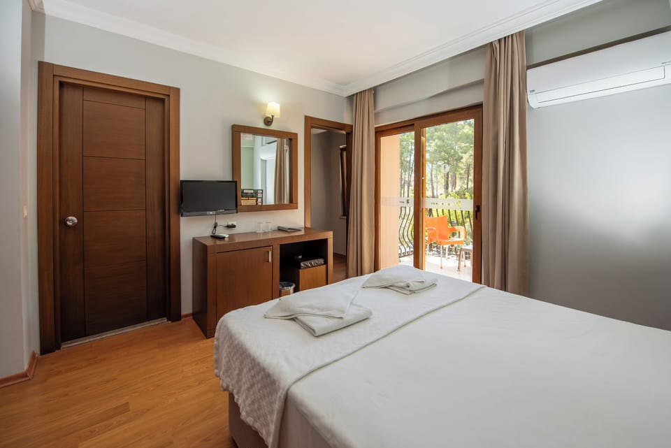 Family Room | Premium bedding, minibar, blackout drapes