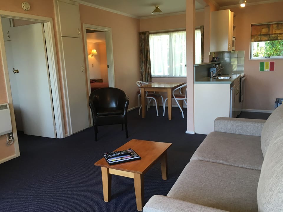 2 Bedroom Apartment with Kitchen & Spa Bath | Living area | 32-inch LCD TV with satellite channels, TV