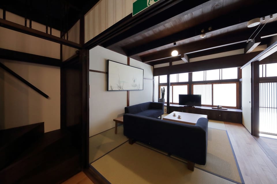 House, 2 Bedrooms (East) | Living room | Flat-screen TV