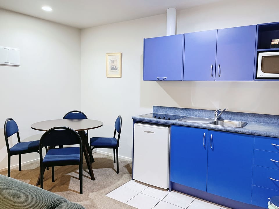 Apartment, 1 Bedroom | Private kitchen | Coffee/tea maker, fridge, microwave, stovetop