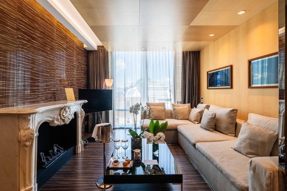 Grand Suite Harbour View | Living area | 43-inch LED TV with digital channels, TV, foosball