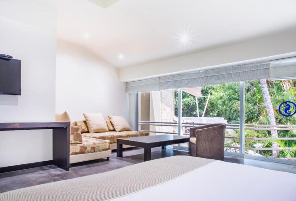 Suite Room | Premium bedding, down comforters, in-room safe, blackout drapes
