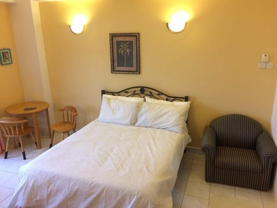 Comfort Apartment, 2 Bedrooms, Hill View | 2 bedrooms, desk, iron/ironing board