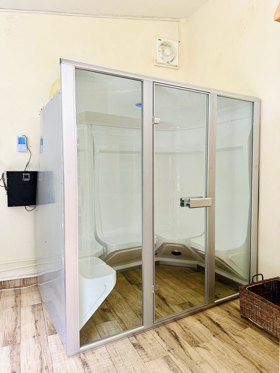 Steam room 