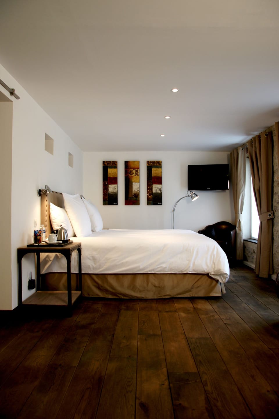 Superior Room | Premium bedding, minibar, individually decorated, individually furnished