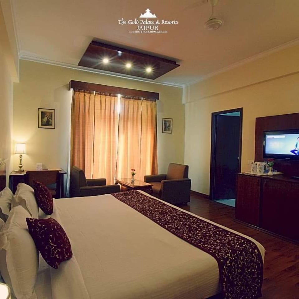 Deluxe Room | Minibar, in-room safe, desk, rollaway beds (surcharge)