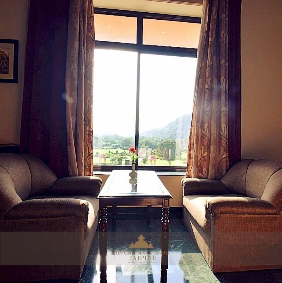 Deluxe Room | Minibar, in-room safe, desk, rollaway beds (surcharge)