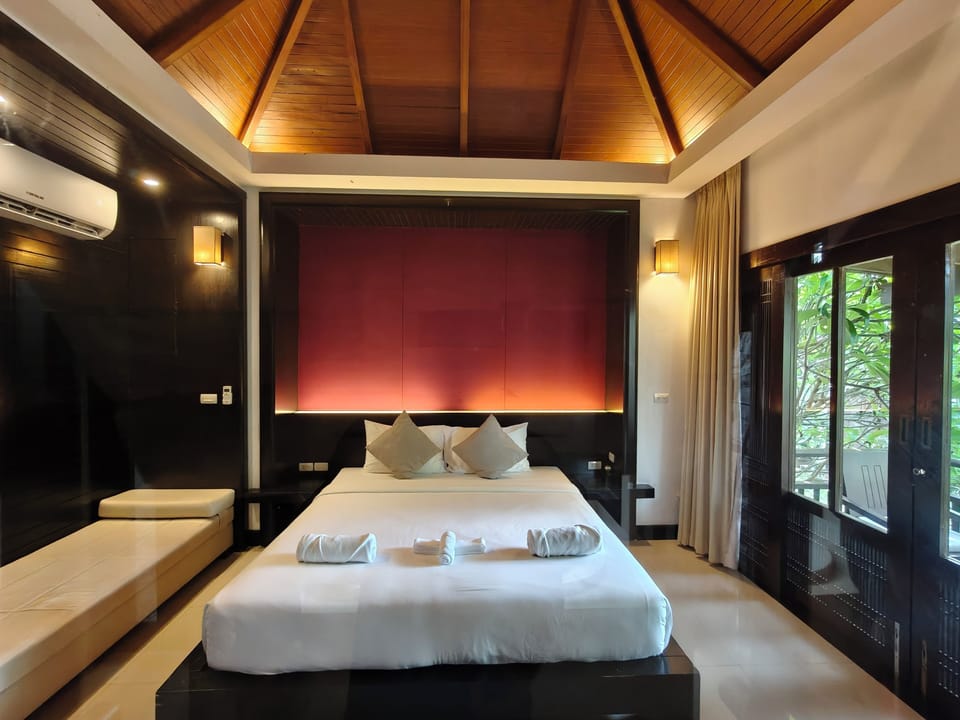 Deluxe Villa | In-room safe, desk, blackout drapes, WiFi (free)