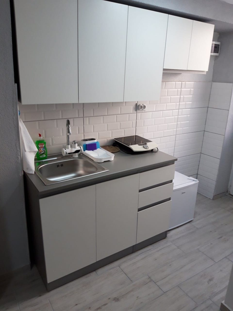 Classic Apartment, Garden View | Private kitchen | Mini-fridge, cookware/dishes/utensils